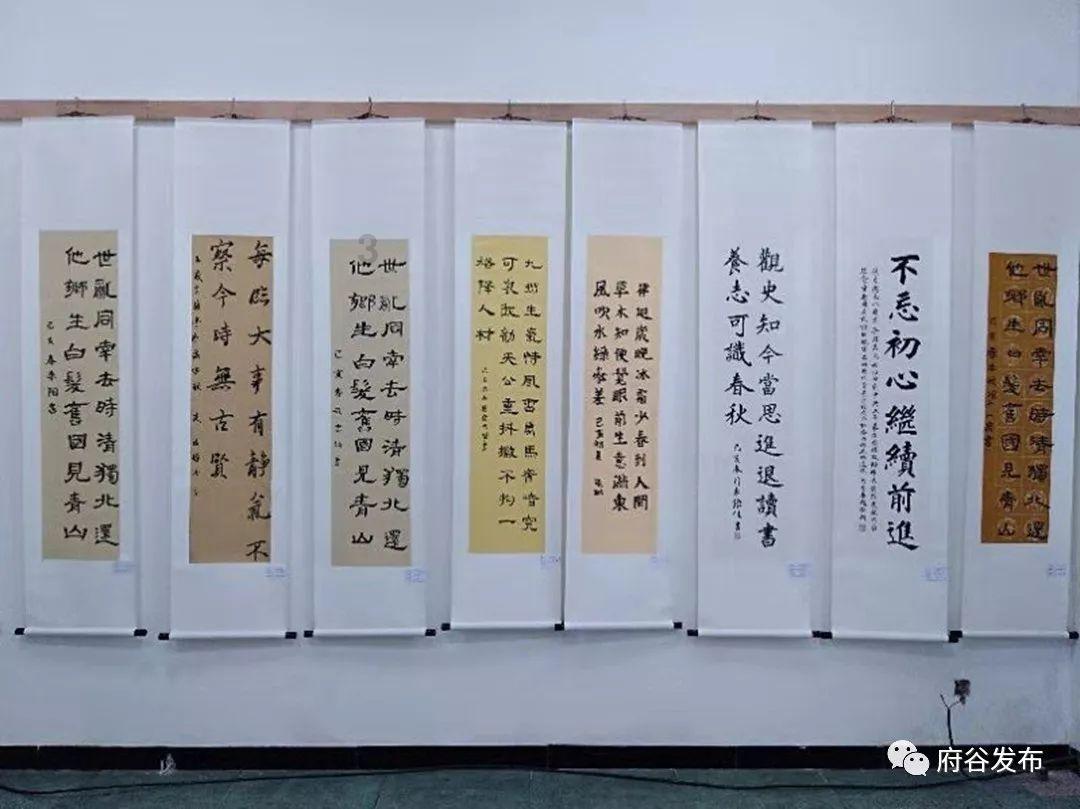 时尚芭比做美甲
